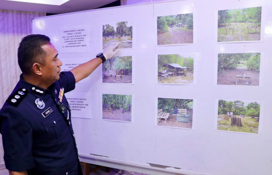 Kuantan police chief ACP Ashari Abu Samah said the integrated operation was carried out by D9 Division of Pahang police contingent (IPK) headquarters Criminal Investigation Department (CID) in collaboration with the Kuantan Royal Malaysian Navy (TLDM) special unit. Photo: Facebook/Polis Kuantan