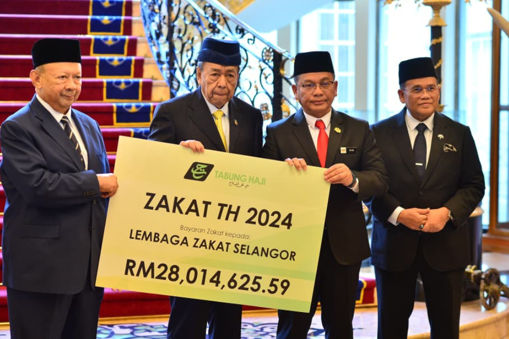 Sultan of Selangor receives over RM64 million in zakat contributions to support more than 350,000 beneficiaries across the state. - Photo by ASRIL ASWANDI SHUKOR