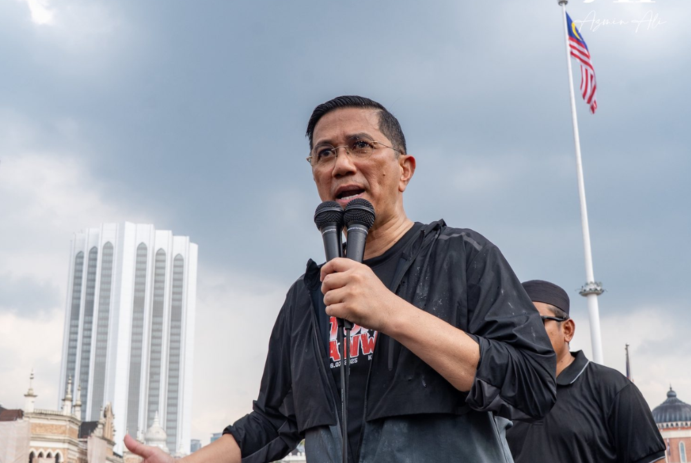 Azmin cited the "overwhelming and positive" support from Sabahans during Bersatu President Tan Sri Muhyiddin Yassin's recent visit to areas like Beaufort, Batu Sapi, Tawau and Semporna as a sign of the party's readiness. - Photo source: Azmin Ali/FB
