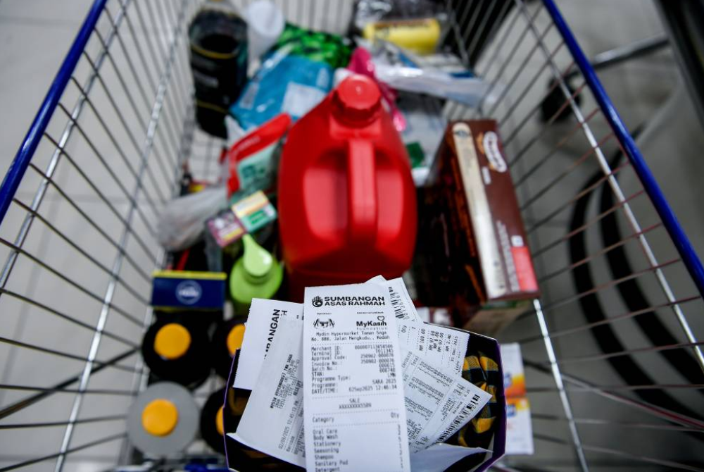 Backed by RM2 billion, Sara programme is expected to benefit 22 million adults and complements existing Sara and STR aid totalling RM15 billion this year. - Bernama FILE PIX
