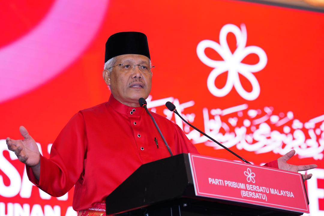 Bersatu deputy president Datuk Seri Hamzah Zainudin delivering his speech at the party's annual general assembly held at IDCC, Shah Alam, today.