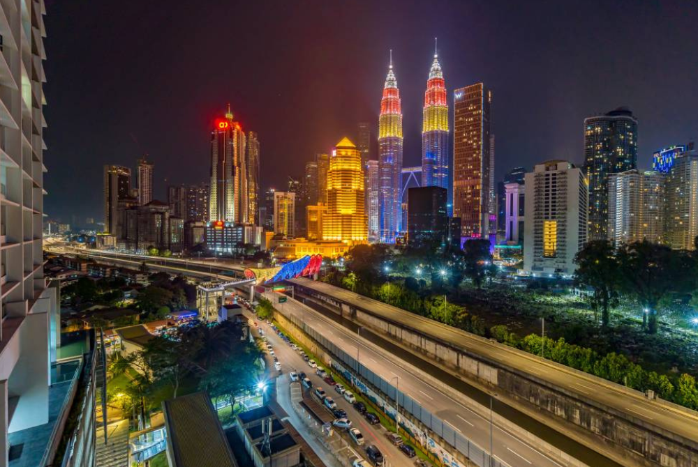 Rather than viewing knowledge as something static to be acquired or stored, the concept of "knowing" emphasises that knowledge becomes valuable when practiced, exchanged, and applied to specific situations.