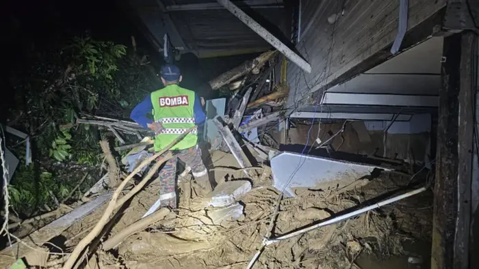 A 97-year-old man who was reported missing after being buried in a landslide at Kampung Sarapung, Penampang, yesterday was found dead this morning. Photo: Fire and Rescue Department.