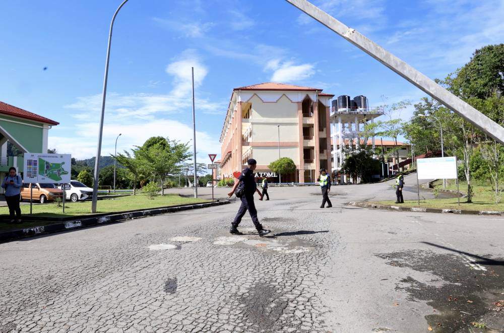 The security guard on duty the night Zara Qairina Mahathir was found unconscious informed the Coroner’s Court that the senior student, who discovered the victim, claimed to have woken early to do her laundry. - Photo by Bernama