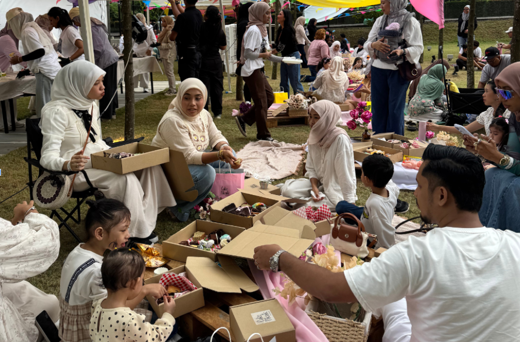 Many came with cakes they had made themselves with the excitement to share and swap slices.