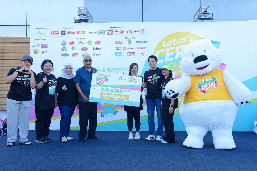 The Lotus’s Ceria Charity Run 2025 raised RM400,000 to support 6,400 students with contributions from the public and over 120 brand partners. PHOTO - SINAR HARIAN / MOHD HALIM ABDUL WAHID