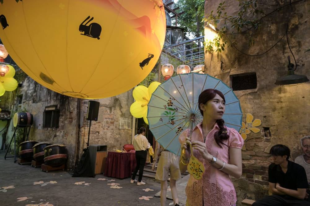 Kwai Chai Hong, the iconic heritage alley in Kuala Lumpur, comes alive this Mid-Autumn Festival with Moonlit Blossom, an enchanting installation that transforms the laneway into a glowing canvas of folklore and imagination. - Bernama photo
