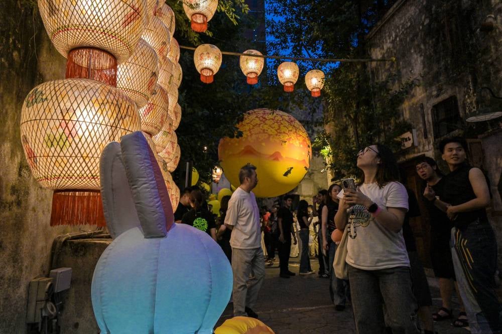 As the Mid-Autumn Festival, commonly known as the Mooncake Festival, draws near, the charming heritage alley of Kwai Chai Hong in Chinatown here comes alive with vibrant decorations. - Bernama photo