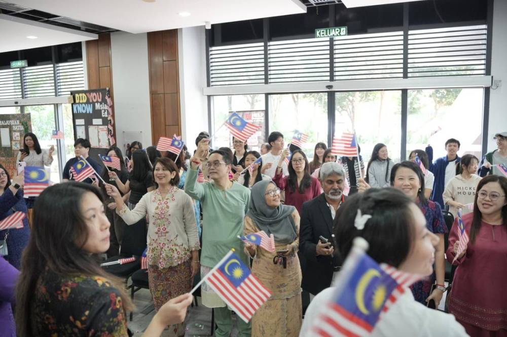 Students at Help University’s Subang Bestari campus celebrated Malaysia Day with a vibrant showcase of the nation’s cultural diversity.