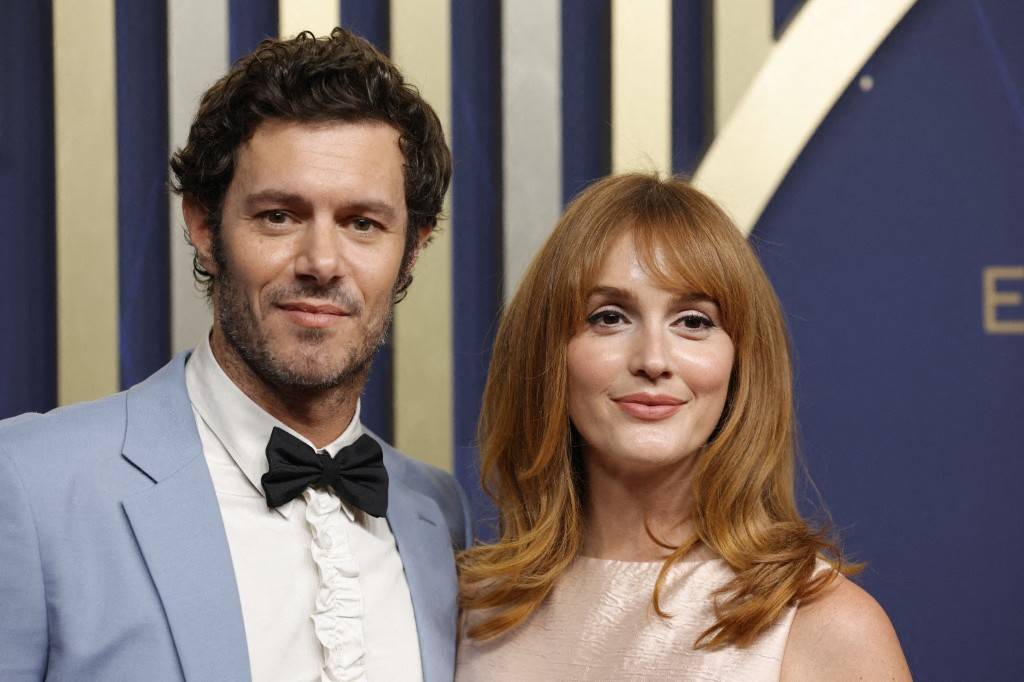 (L-R) Adam Brody and Leighton Meester attend the 77th Primetime Emmy Awards at Peacock Theater on Sept 14 in Los Angeles, California. -Photo:Frazer Harrison/Getty Images/AFP (Photo by Frazer Harrison / GETTY IMAGES NORTH AMERICA / Getty Images via AFP)