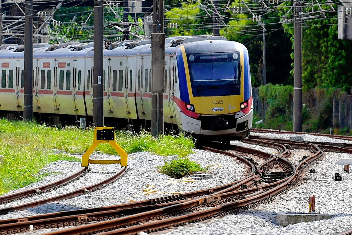 KTM Komuter services are experiencing delays today after trees fell onto the track during heavy rain and strong winds that hit the capital yesterday afternoon. Photo for illustrative purposes only. Bernama FILE PIX