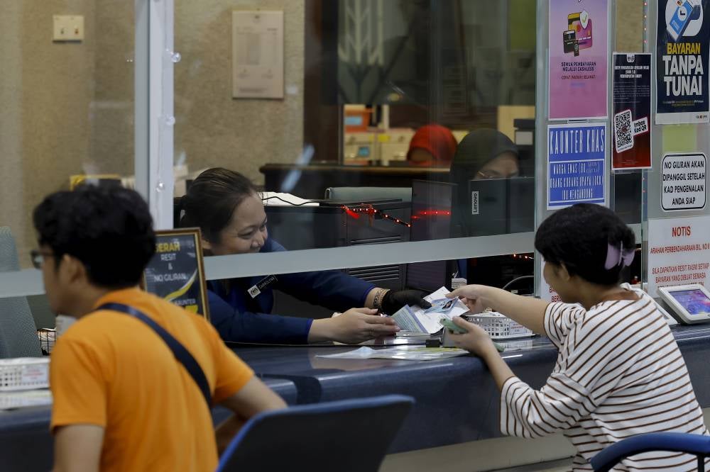 JPN is offering free replacement of damaged MyKad chips nationwide, from Sept 23 to Oct 7. Photo by Bernama