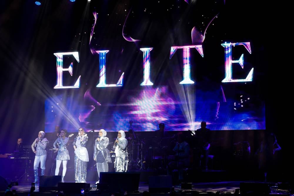 More than 2,000 fans filled the hall, cheering loudly to see Azza Zawari, Sasha Saidin, Abby Abadi, Linda Rafar and Watie Sadali reunited as the original five members, shaking the stage with an energetic performance. - Bernama photo