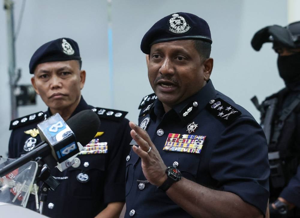 Hussein (centre) said fentanyl is a type of drug that is the leading cause of overdose deaths in the United States and Canada. - Bernama photo