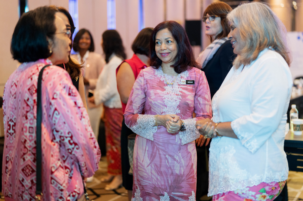 Guest of honour, Malaysia's Health Ministry Datuk Sri Suriani Datuk Ahmad, mingling with the participants of the recent APPISx SEA inaugural meeting. -Photo: APPISx SEA
