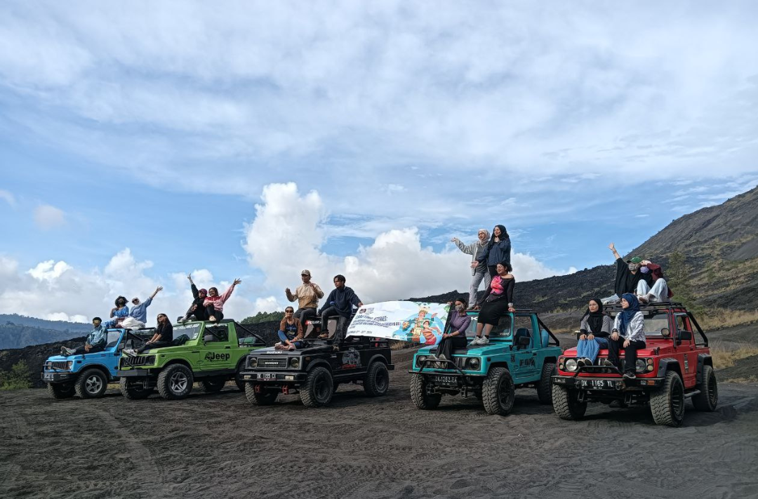 Hop on the sunrise or senset jeep adventure at Mount Batur. Photo: Wan Azfarozza Wan Athmar
