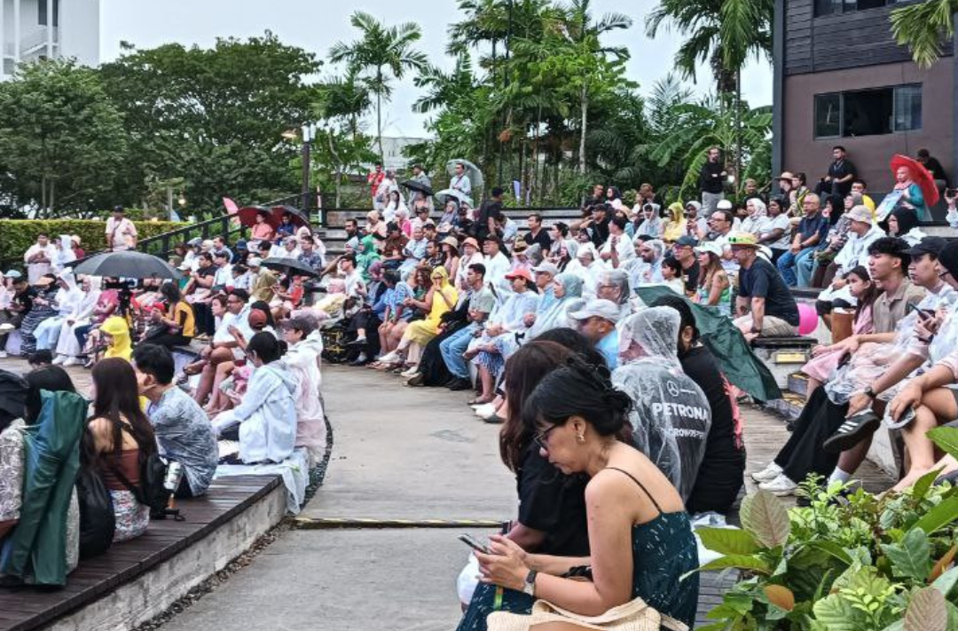 Crowds gather at the Village Stage. Photo: Wan Azfarozza Wan Athmar