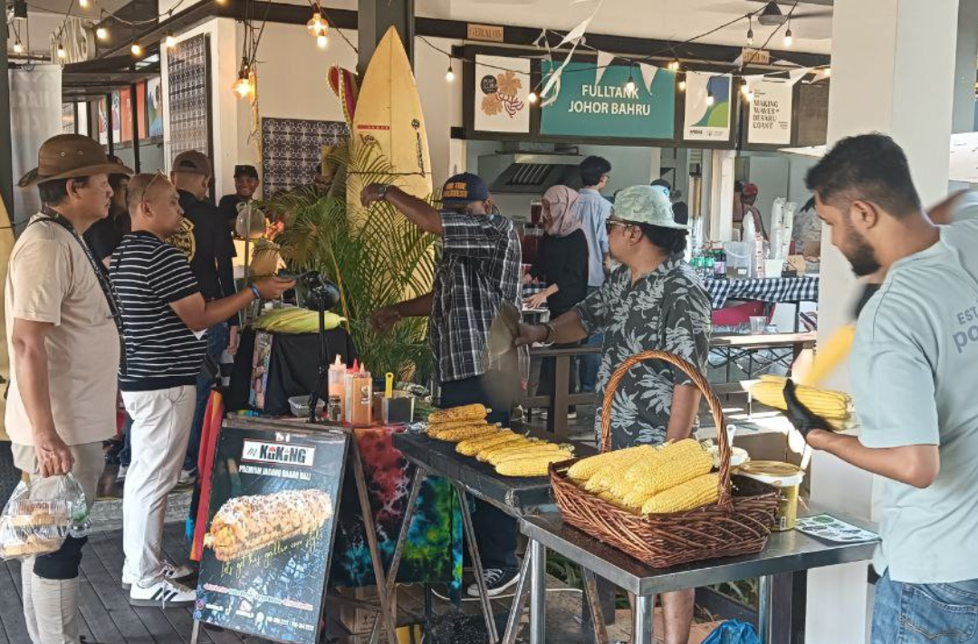 Food vendors at the event. Photo: Wan Azfarozza Wan Athmar