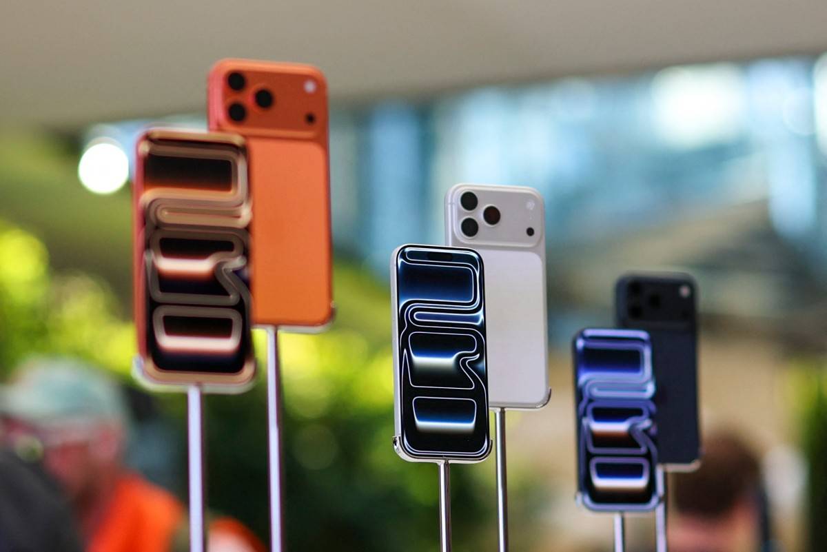 New Apple iPhone 17 models are displayed at the Apple Store in New York on Sept 19. Apple unveiled its iPhone 17 lineup on Sept 9, featuring its thinnest smartphone ever, as the tech giant works to prove it can keep pace in the generative AI race. The Air joins Apple's more standard lineup, including the premium iPhone Pro 17, the company's most expensive and highest-performing model. Photo by Angela Weiss/AFP FILE PIX