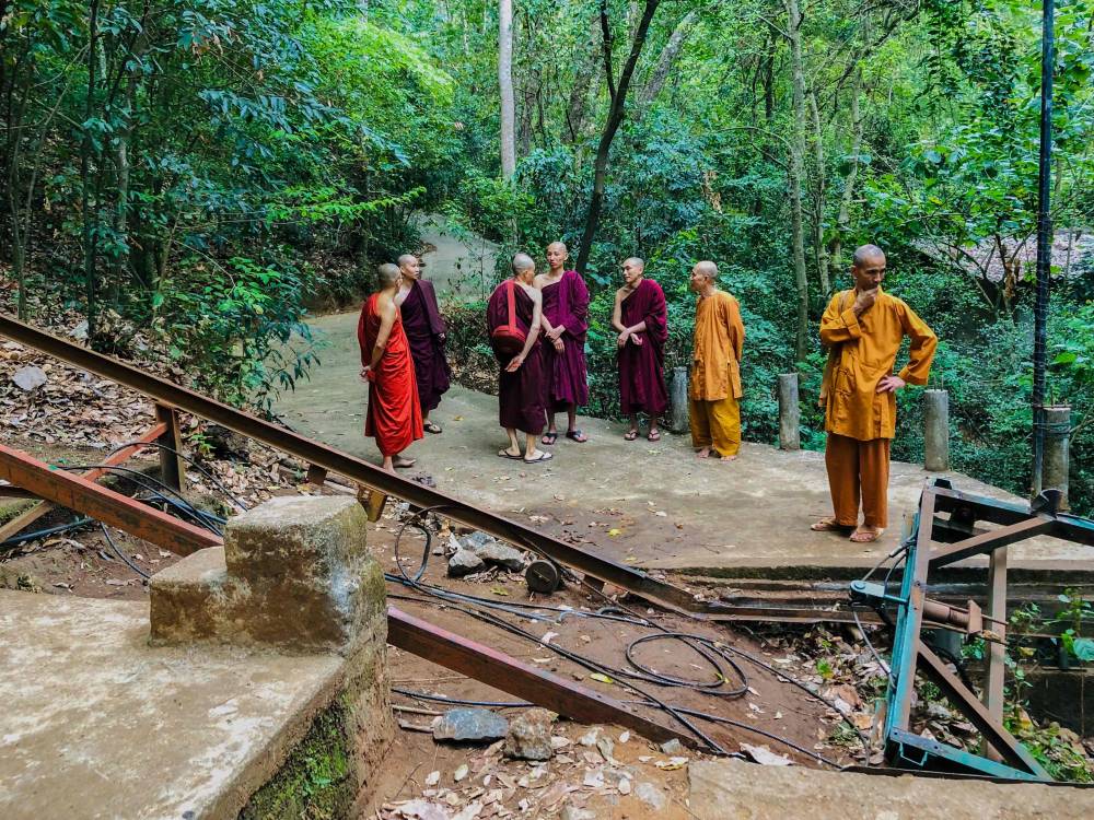 Buddhist monks stand at the site of a cable car accident in Sri Lanka's north-western district of Kurunegala on September 25, 2025. Seven Buddhist monks, including three foreigners, were killed when their cable-pulled rail car snapped and crashed down a mountainside in north-western Sri Lanka, police said on September 25. (Photo by AFP)