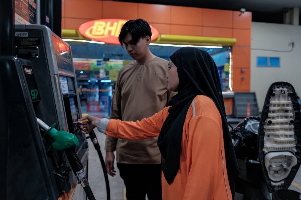 Anwar, who is also the Finance Minister, added that the enhanced server capacity is designed to prevent technical disruptions, such as those experienced under the earlier Sumbangan Asas Rahmah (Sara) aid programme. - Bernama photo