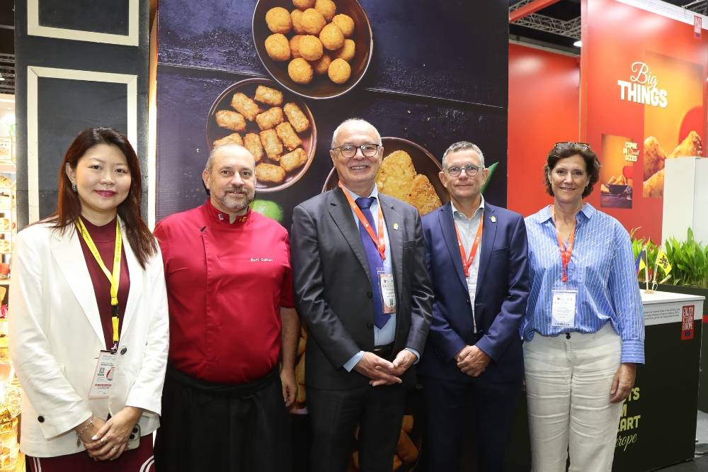 From right to left: Hilde Peeters of VLAM, representative from Flanders’ Peter Van Acker, Belgium Ambassador (centre), Chef Bart Sablon and a Flanders’ representative during the Belgian Potato Products exhibition at FHM 2025 at KLCC. 