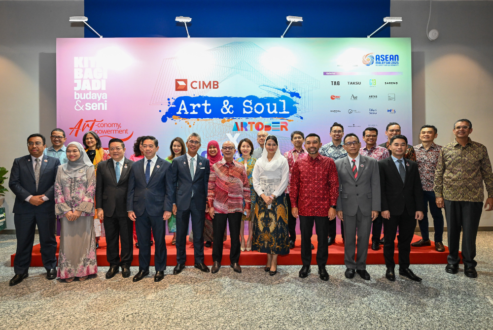 Investment, Trade and Industry Minister Datuk Tengku Zafrul Aziz, together with the delegates from Asean Economic Ministers meeting and CIMB’s senior leadership at the launch of CIMB Artober Art & Soul 2025.