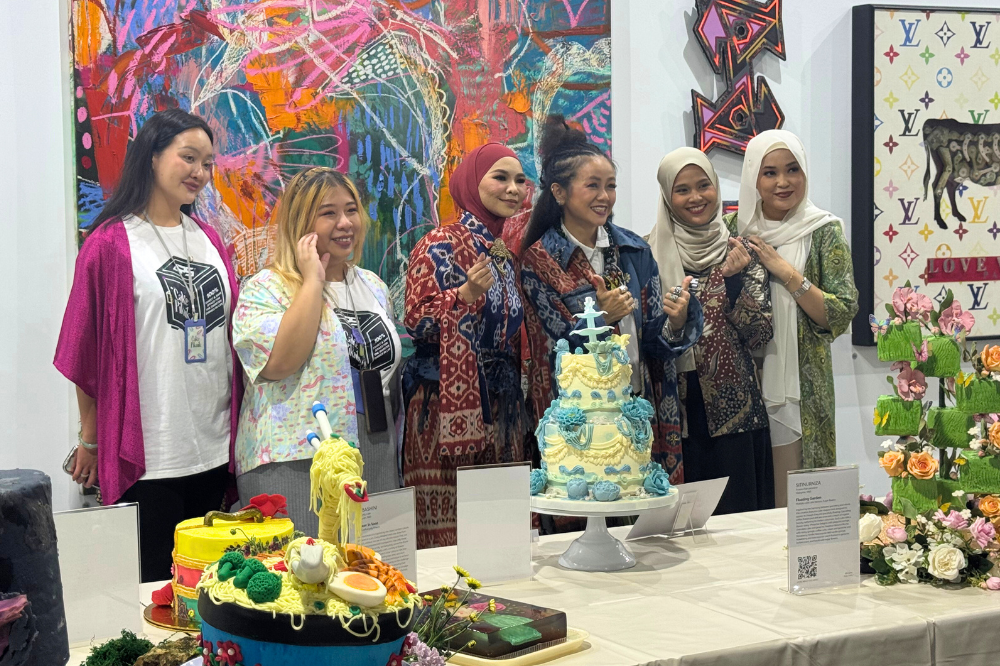 Cake Piknik teamed up with CIMB Art & Soul on Sept 27 to transform cakes into stunning edible artworks.