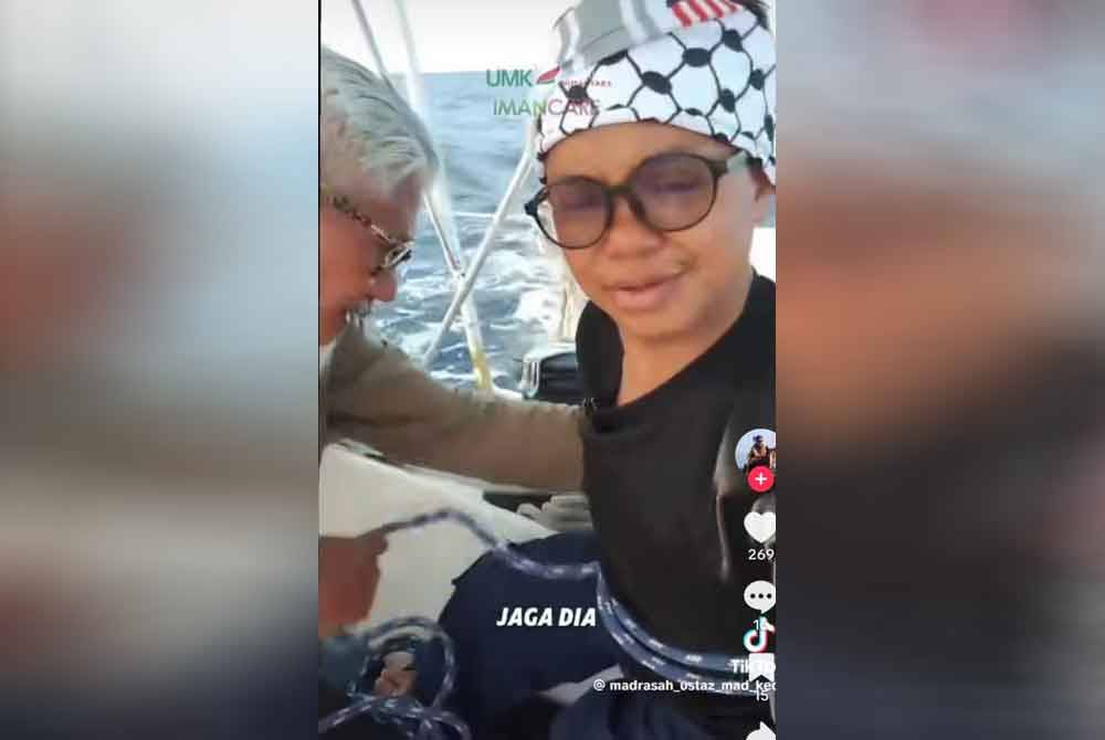 Screenshot of a video shows Malaysian volunteer, Zainal Rashid Ahmad, better known as ZRA, helping to tie a rope around Ustaz Mad Kechik’s body.