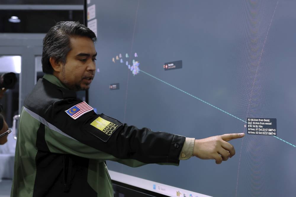 Malaysian Consultative Council of Islamic Organisations (MAPIM) Chief Executive Officer Datuk Dr Ahmad Sani Araby Al-Kahery speaks to the media regarding the Global Sumud Flotilla Mission at the Sumud Nusantara Command Centre (SNCC) today. Photo by Bernama