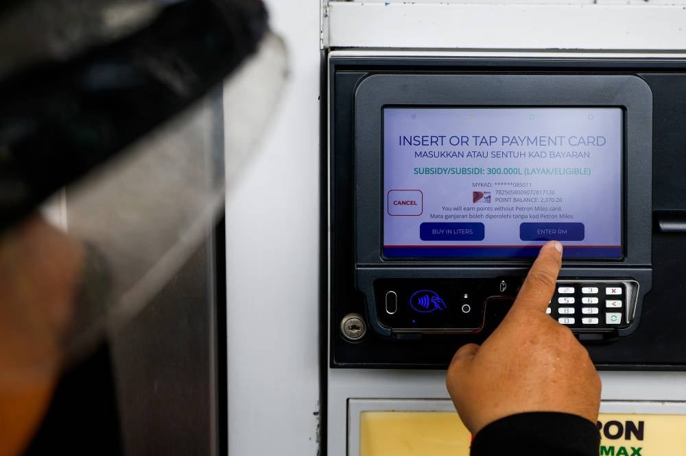 The government has agreed to grant full-time e-hailing drivers additional eligibility for the Budi Madani RON95 (Budi95) petrol subsidy, starting Oct 15, according to the Finance Ministry (MOF).