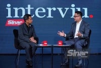 The Interviu programme entitled “Bakal Berubahkah Sabah?” featured Ilham Centre executive director Hisomudin Bakar (right) and was hosted by Haizir Othman. The session took place at the Karangkraf Complex on Thursday. - Photo by Mohd Halim Abdul Wahid