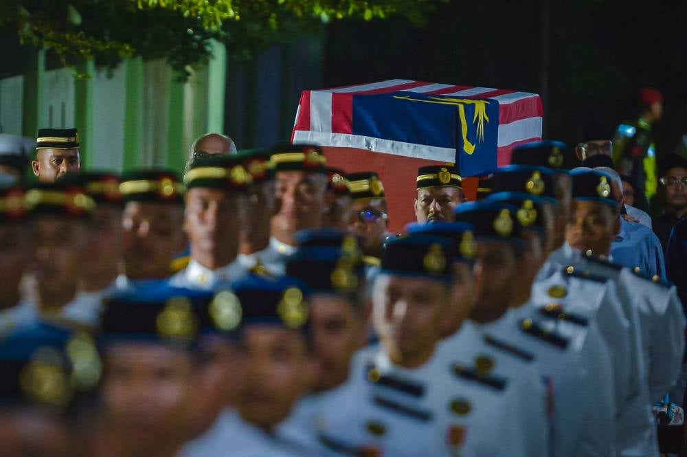 Former Malaysian Armed Forces (MAF) chief General Tun Dr Mohamed Hashim Mohd Ali, who passed away on Oct 1, was laid to rest at the Raudatul Sakinah Cemetery in Sungai Besi, here at 10.30pm. Photo by Bernama