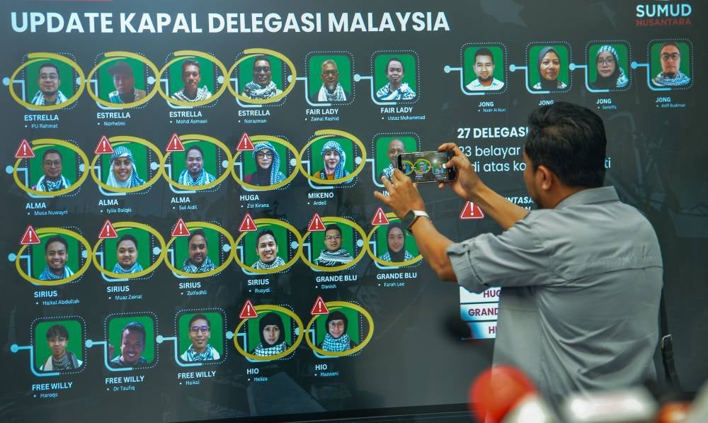 Media personnel monitor the live Closed-Circuit Television (CCTV) feed of the Global Sumud Flotilla (GSF) voyage to update the latest information on Malaysians who were intercepted and have lost contact while en route to Gaza, at the Sumud Nusantara Command Centre (SNCC) today. Photo by Bernama