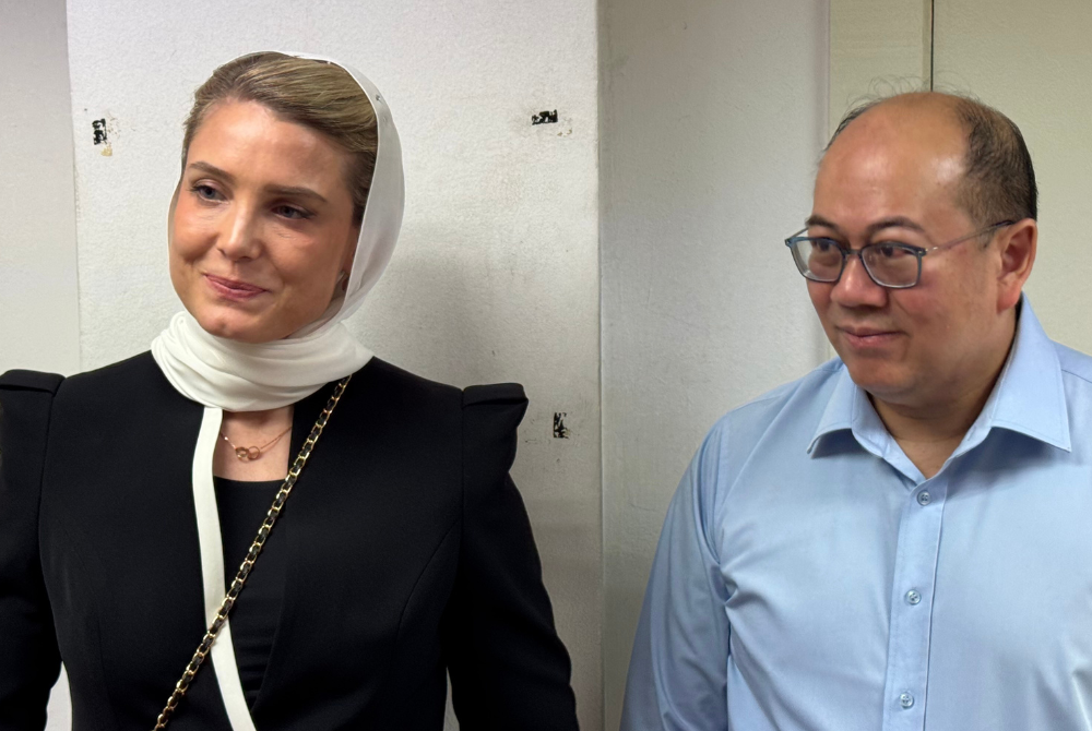 Che Puan Mahkota Kelantan, Sofie Louise Johansson (left) and Tengku Bendehara Dr Tengku Muhammad Faiz Petra (right).