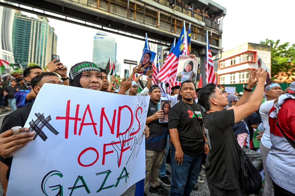 Chants of ‘Allahuakbar’ and ‘Down with Israel’ echoed during the Himpunan Sumud Flotilla #Stand4Sumud rally on Jalan Tun Razak as a show of protest against Israel’s interception of the GSF mission. Photo by Bernama