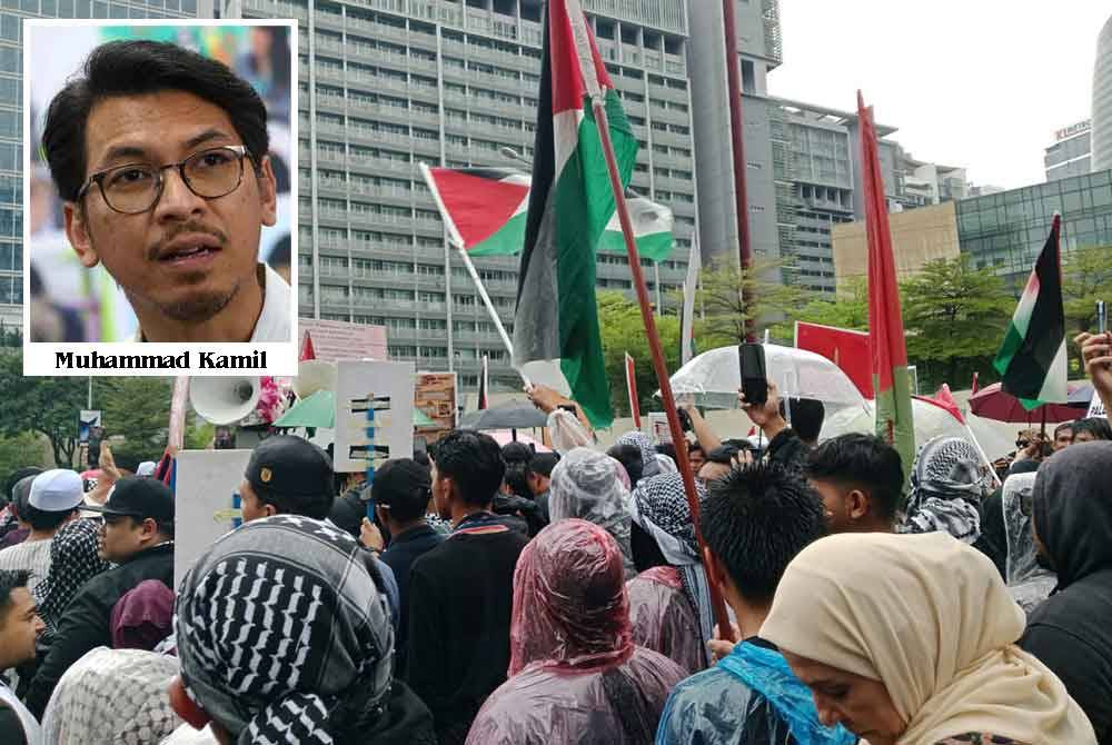 The submission took place as thousands of participants of the Free Sumud Flotilla Solidarity Rally marched from the Tabung Haji Building after Friday prayers towards the US Embassy to express solidarity with the Global Sumud Flotilla (GSF) mission.