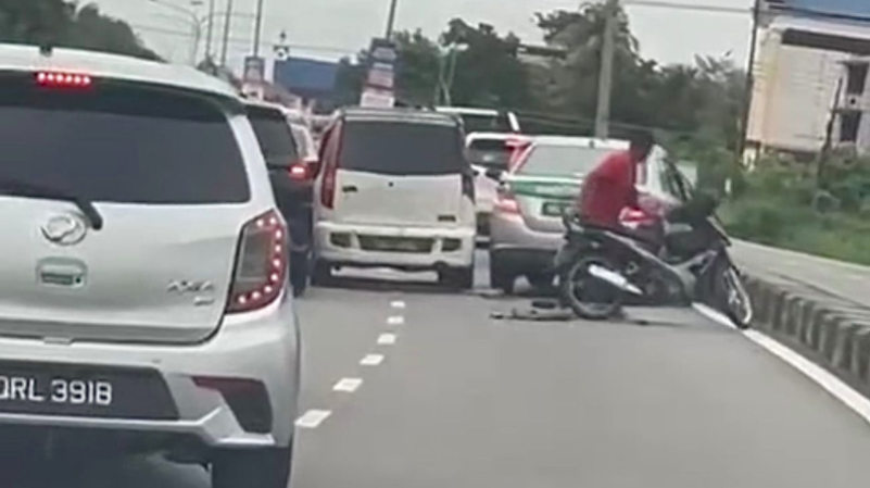 Police have detected a 1-minute 29-second video recording that went viral on social media showing a car hitting a motorcycle, causing the motorcyclist to fall.