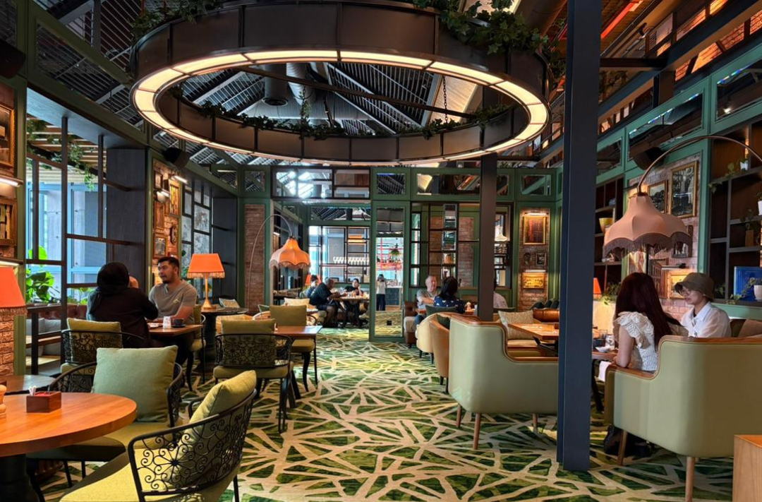 Il Forno’s lounge corner is made for late-night conversations and city lights.