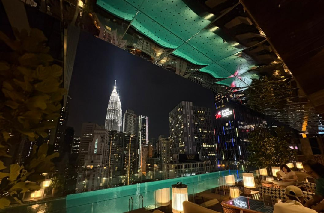 The picturesque view of the KL skyline at night from the @21 rooftop bar. 