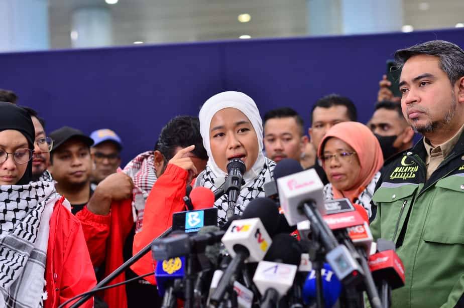 Farah Lee during a press conference upon the arrival of the GSF volunteers at KLIA, last night. - Photo by ASRIL ASWANDI SHUKOR