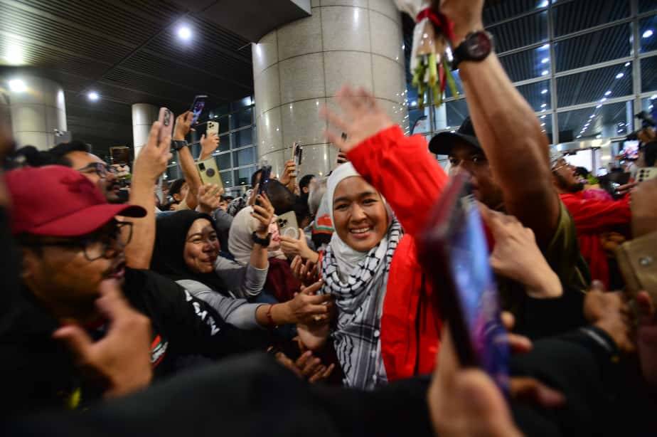 Twenty three Malaysian activists in the GSF mission arrived at KLIA, last night. - Photo by ASRIL ASWANDI SHUKOR