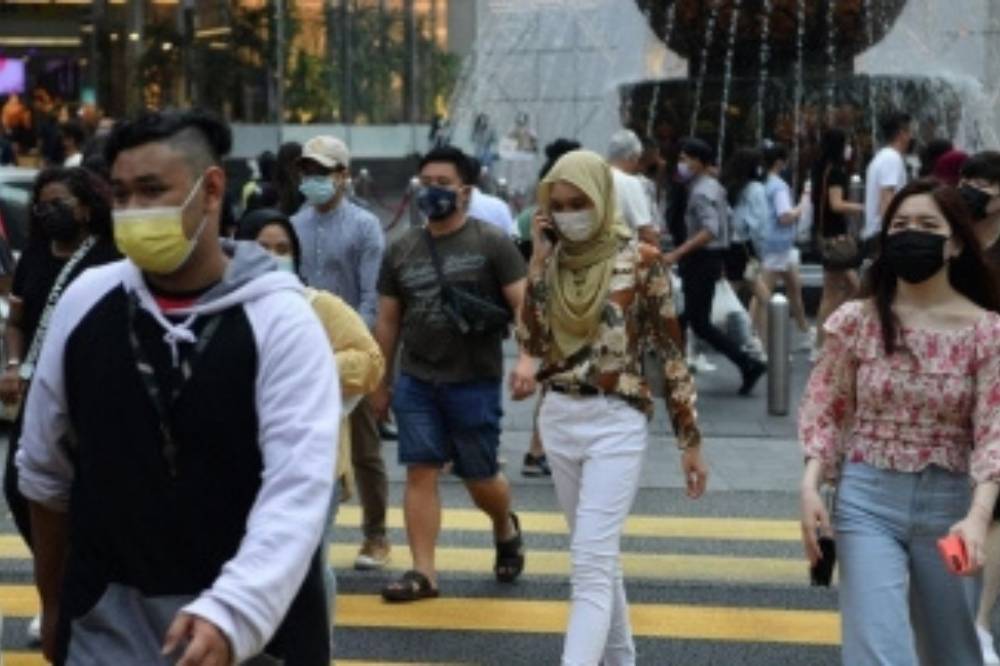 The 2024 Household Income and Expenditure Survey (Heis) shows most Malaysians remain in the lower-middle income bracket or below, highlighting a troubling income gap. Photo: Bernama