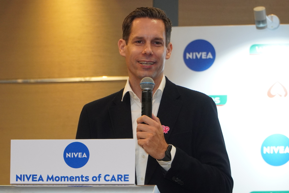 Beiersdorf Malaysia and Singapore Country Manager Dr Christopher Vierhaus pledged a bigger commitment in the fight against breast cancer at this year’s Nivea Moments of Care campaign.

