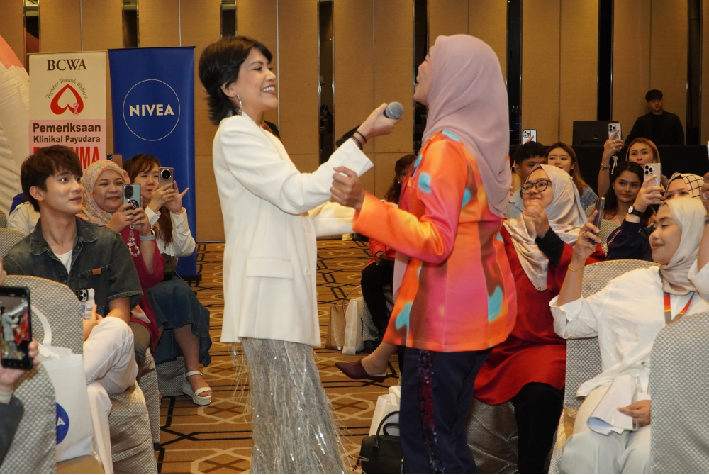 Malaysian singer and actress Elyana Emrizal, a cancer warrior, making a special appearance with an empowering performance of 'I Will Survive', echoing the event’s message of hope and resilience.
