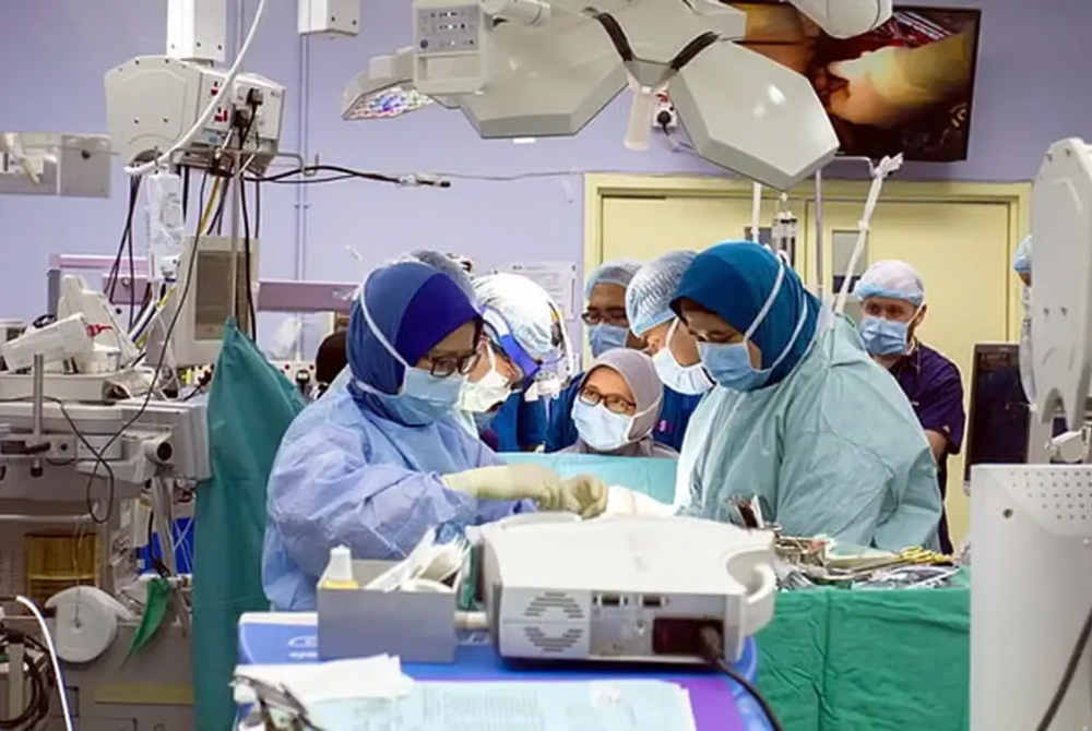 The Prime Minister added that RM46.5 billion will be allocated to the Health Ministry next year, up from RM45.3 billion in 2025. Photo by Bernama.