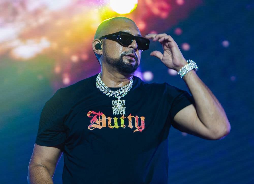 Sean’s energy never wavered as he delivered each song with his signature flair, enhanced by dazzling stage lights. - Bernama photo