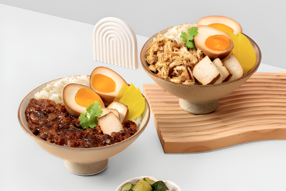 (L-R) Braised Chicken Ricebowl and Chiayi Scallion Chicken Ricebowl. - Photo: Shihlin 