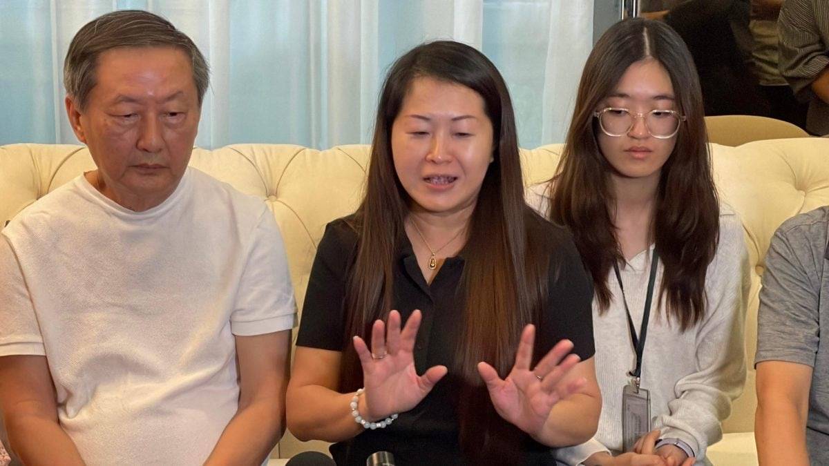 Heartbroken mother Wong Lee Ping says, “My daughter was stabbed 200 times,” as she recounted the horrifying details of her 16-year-old daughter’s death at SMK Bandar Utama 4 on Tuesday (Oct 14). Photo courtesy of Sin Chew