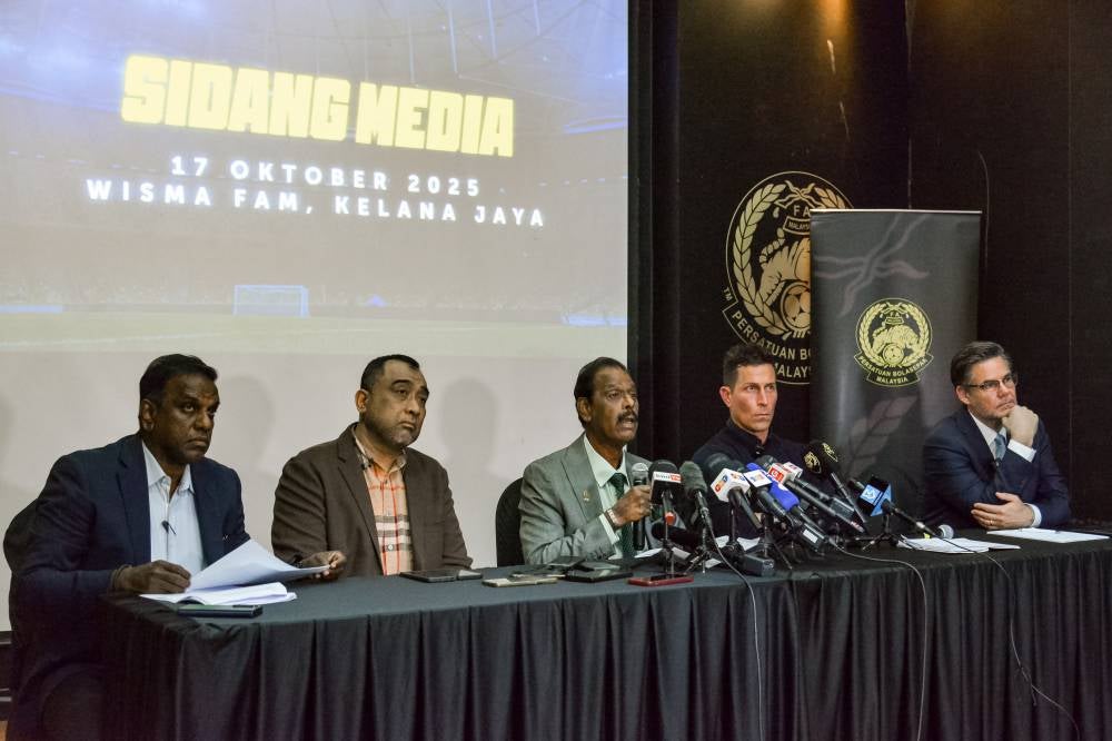 Football Association of Malaysia (FAM) Deputy President Datuk Sivasundaram Sithamparam Pillai (centre) speaks at a press conference regarding the latest developments on the status of seven Malaysian national football players at Wisma FAM today. Photo by Bernama